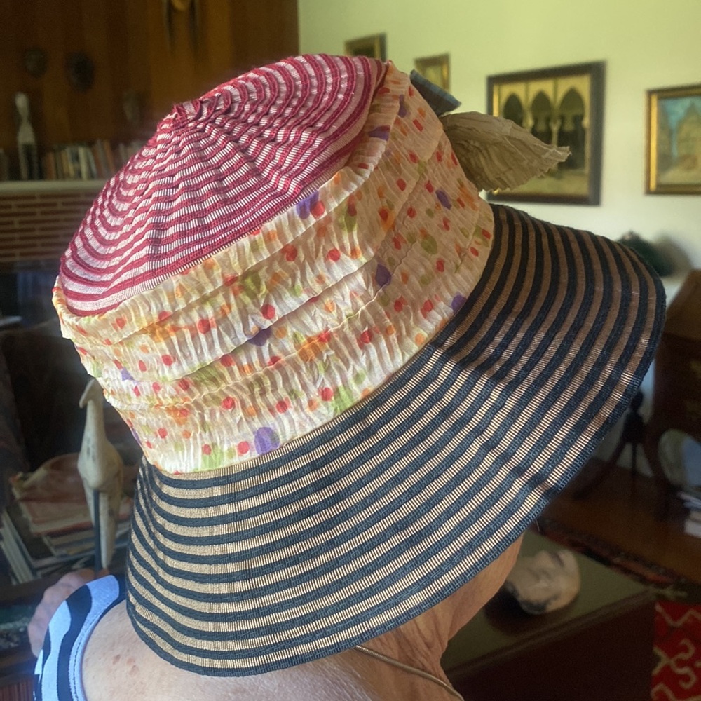 Adorable Cotton Poly Hat! By Grevi. Made in Italy - Picture 6 of 7